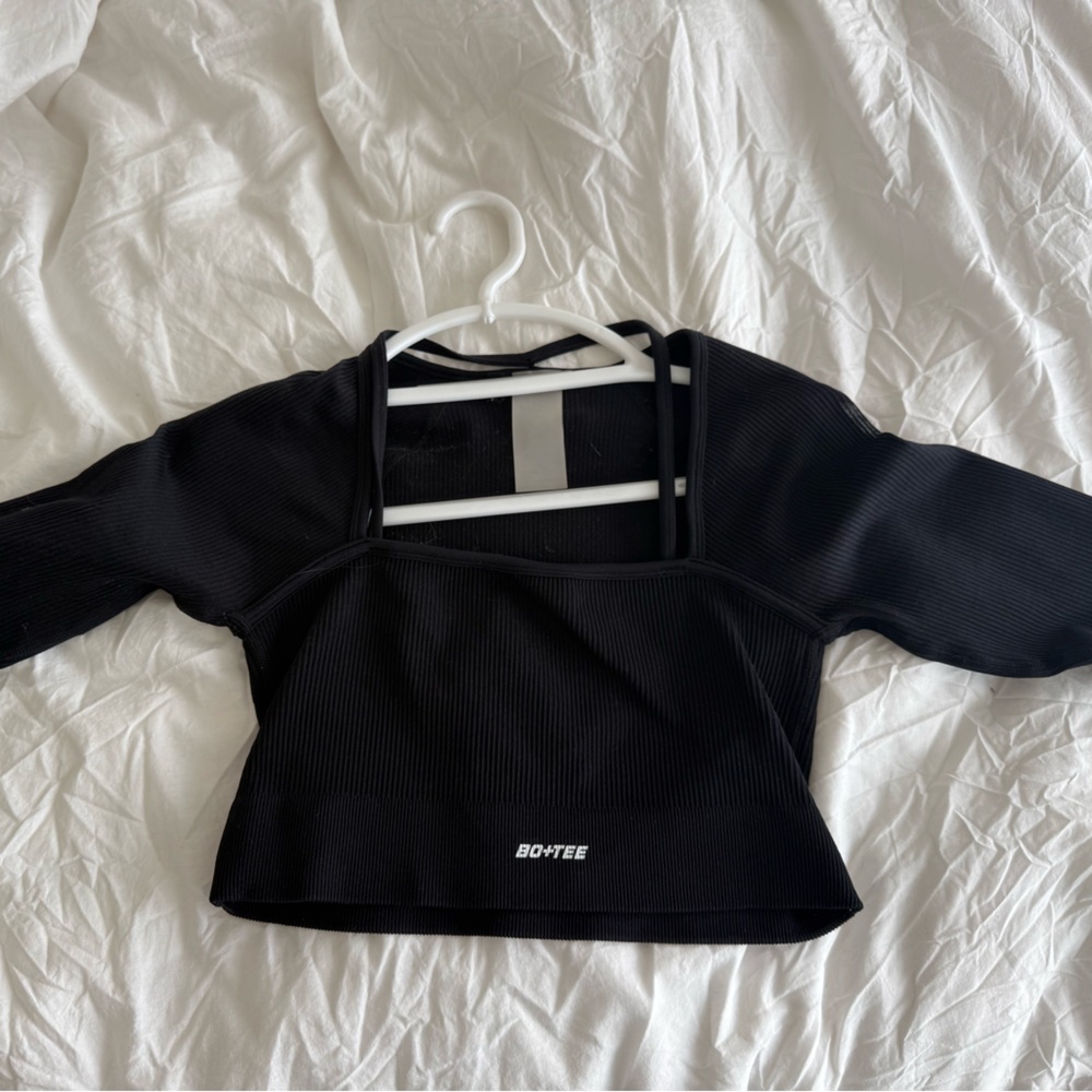 Bo and Tee long sleeve crop top